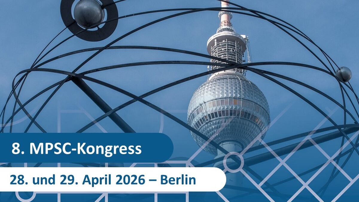 Der Berliner Fernsehturm vor blauem Himmel. Text: "8. MPSC-Kongress 28. und 29. April 2026 in Berlin"